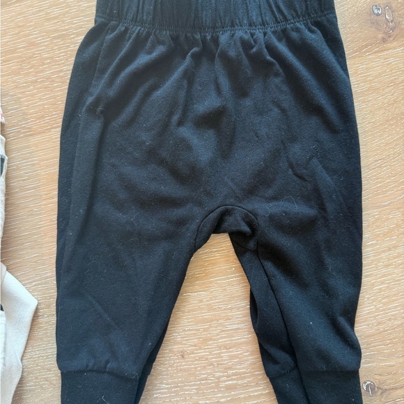 Cat & Jack Baby 6-9 long sleeve and pants set - Picture 3 of 5